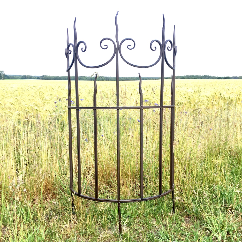 Rankgitter halbrund, Rankgitter aus Metall, Rankgitter aus Eisen, Pflanzgitter, Gartendeko, Gartengestaltung, Gartenideen, Blumenrankhilfe, Rankhilfe aus Metall Möbel, Shabbychic, Retromöbel, Vintage, Vintagemöbel , antik, weisse Möbel, einrichten , einri