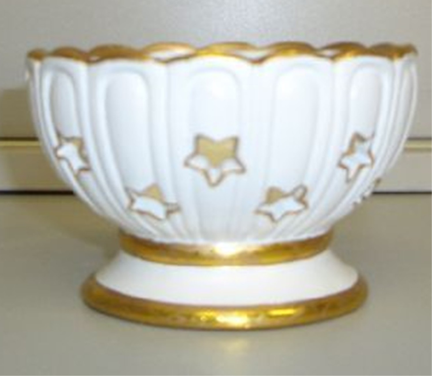 Windlicht Pokal, Material: Porzellan, Farbe weiss/gold