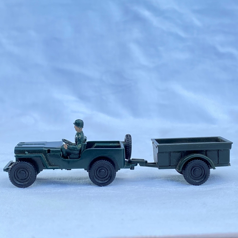 Jeep mit Anhänger Militär Siku / Plastik 50/60er Jahre / V92 V93
