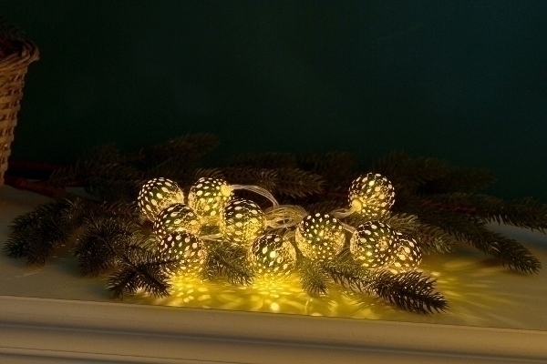 Lichterkette Kugel gold 10 LED (4cm)