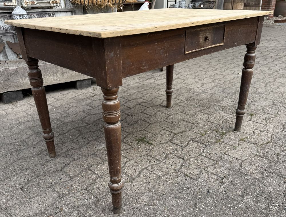 Antiker Weichholztisch um 1890 mit Schublade – unrestaurierter Originalzustand