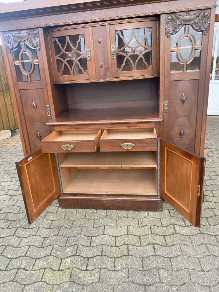 Büffetschrank /antik / aus Eichenholz / um 1920 / unrestauriert