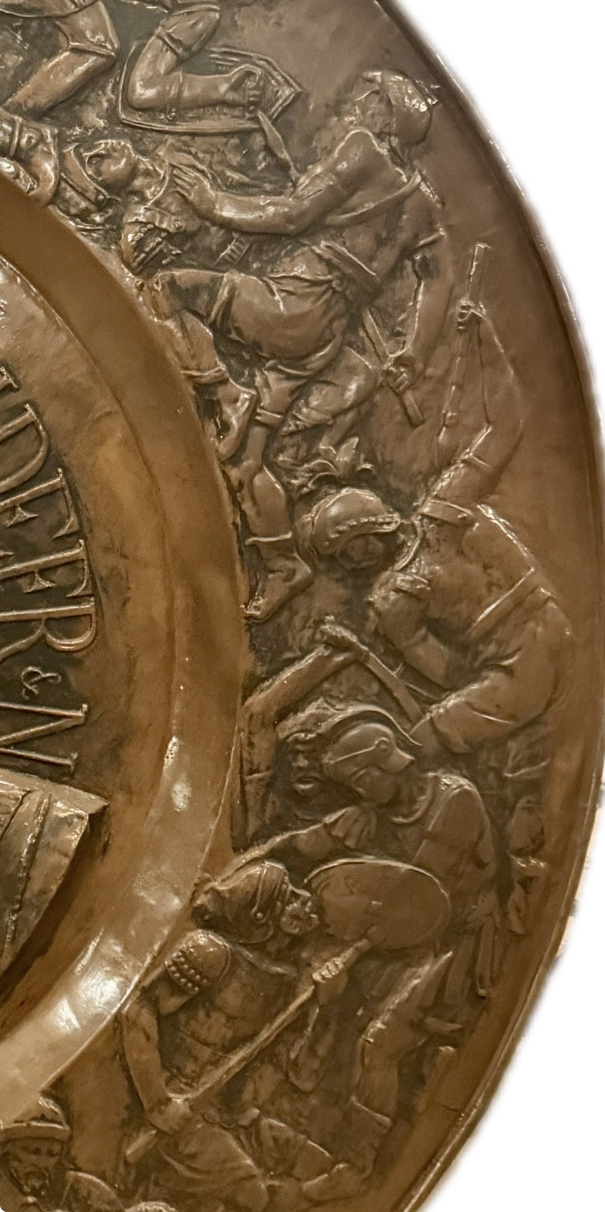 Große Historismus-Wandplatte mit Henri IV – kupferfarbenes Relief, Ø 98 cm