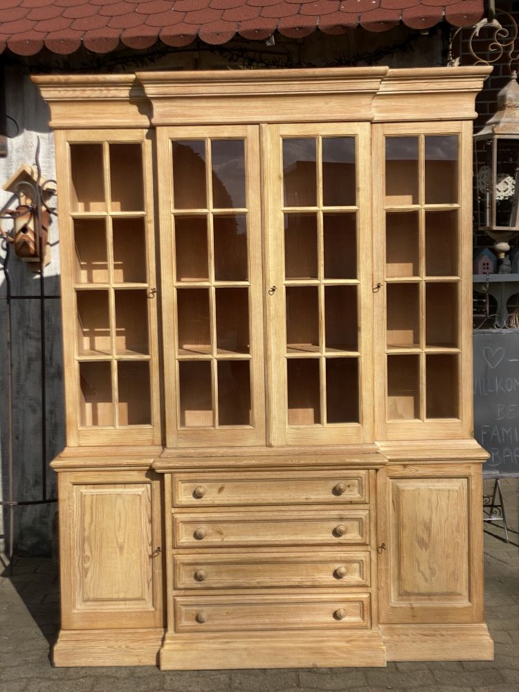 Vitrinenschrank im Landhausstil / Weichholz gebürstet