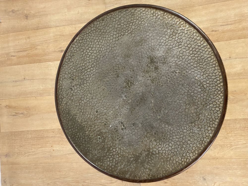 Antiker Rauchtisch um 1920 – handgefertigt aus Metall