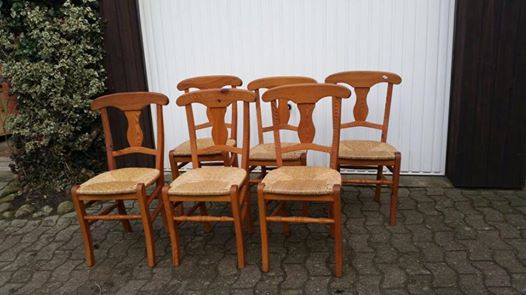 70 Set aus 6 Weichholzstühlen