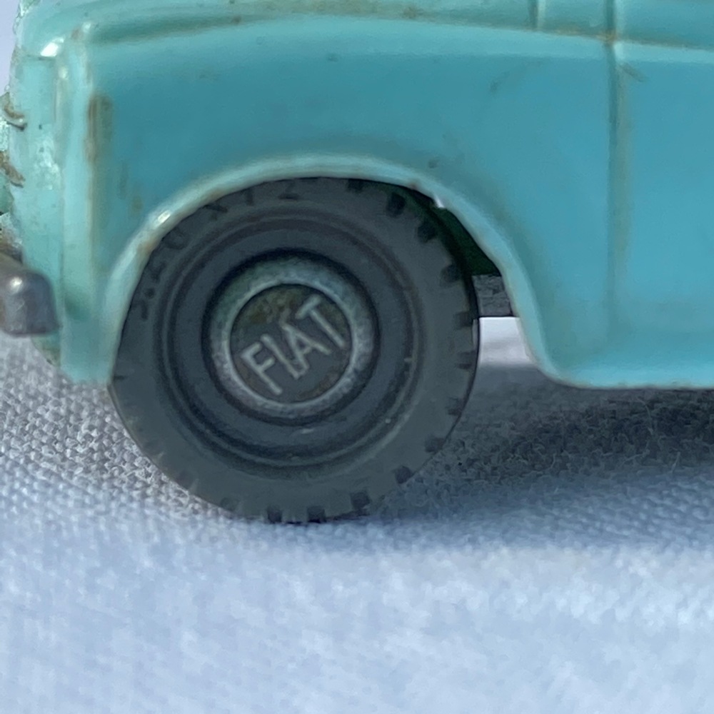 Fiat 600 Dach blau Siku / Plastik 50/60er Jahre V49-Serie / Farbe hellblau