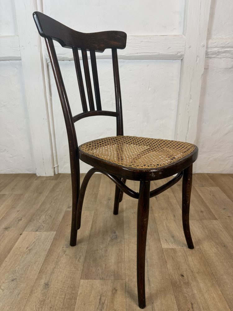 Antiker Kaffeehausstuhl mit Wiener Geflecht um 1900