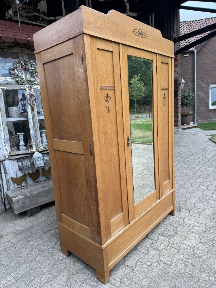 Antiker Spiegelschrank um 1920 – Eiche mit Intarsien & Facettenspiegel