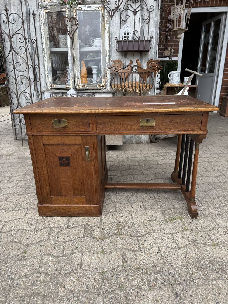 Antiker Schreibtisch um 1920 – Eiche / Eichenfurnier, Messing & Intarsie – DIY