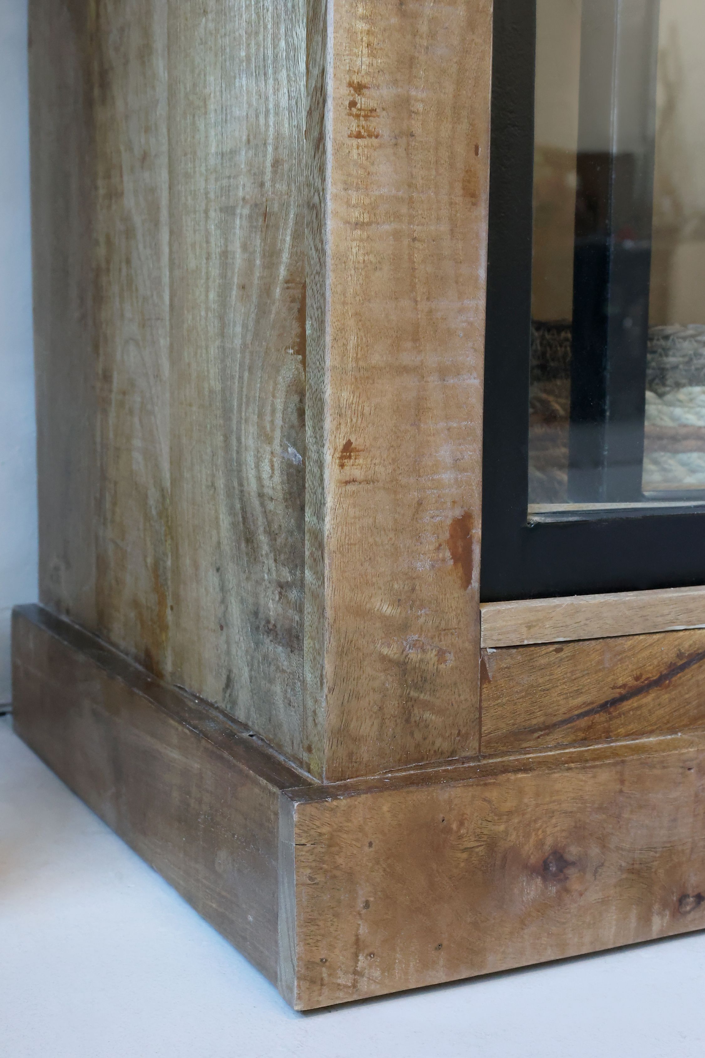 Chic Antique Paris Vitrinenschrank mit 2 Schiebetüren – Mangoholz & Eisen
