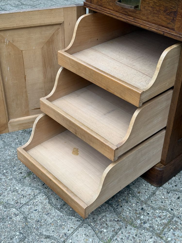 Antiker Schreibtisch um 1920 – Eiche / Eichenfurnier, Messing & Intarsie – DIY
