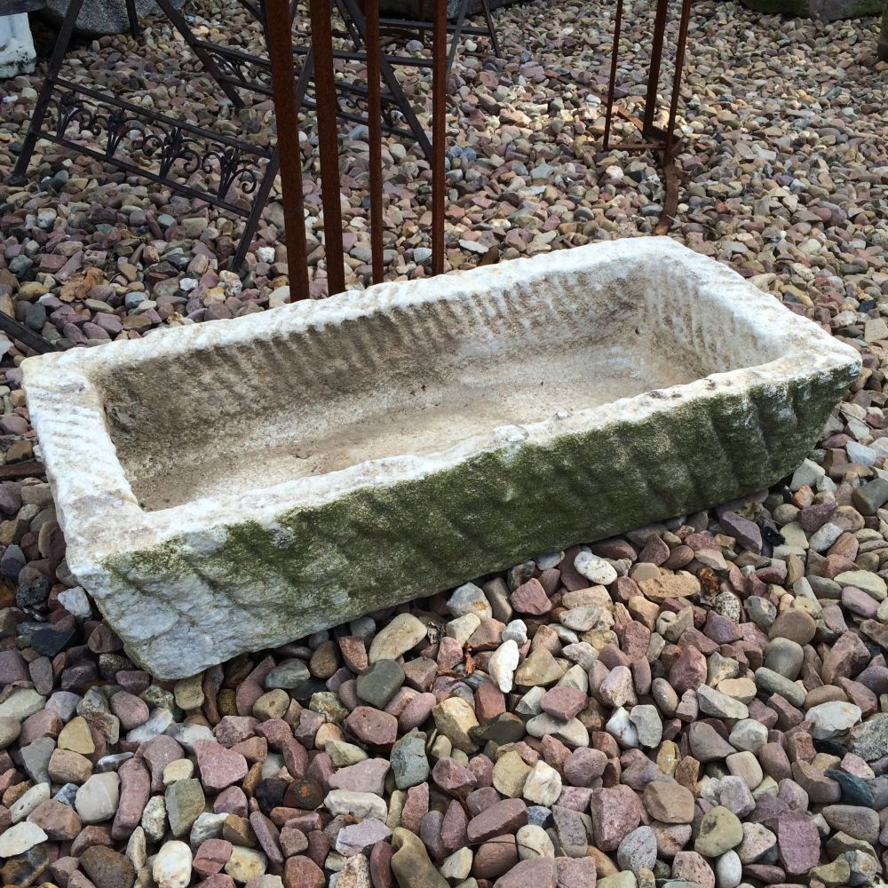 752 Pflanztrog aus altem Marmor / Winterhart