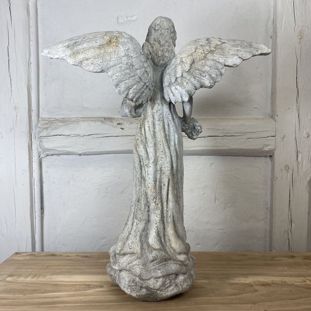großer Engel aus Polyresin 76 cm hoch im Antiklook
