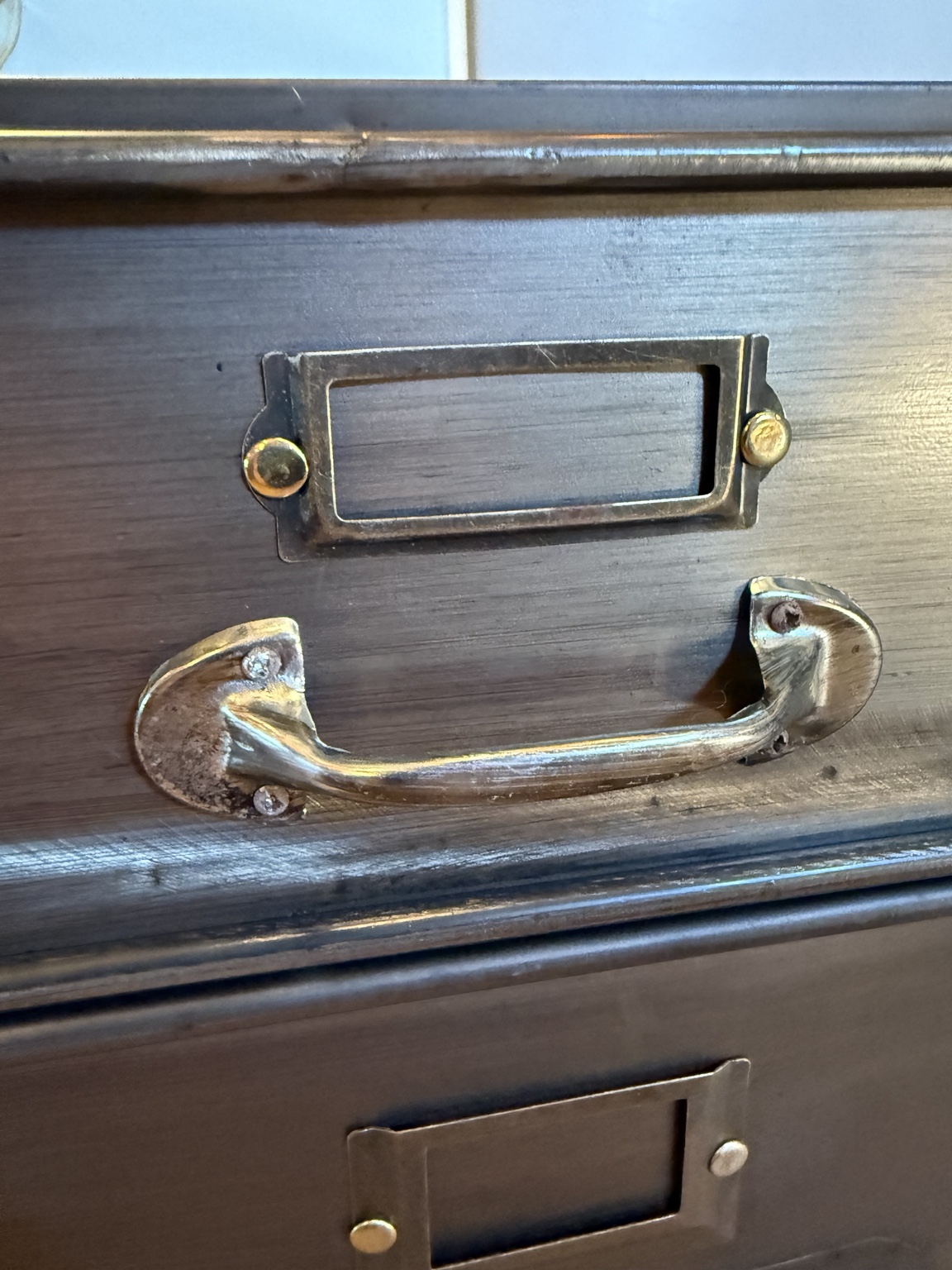 NACHTWERK – Industrial Nachtschrank auf Rollen von Chic Antique