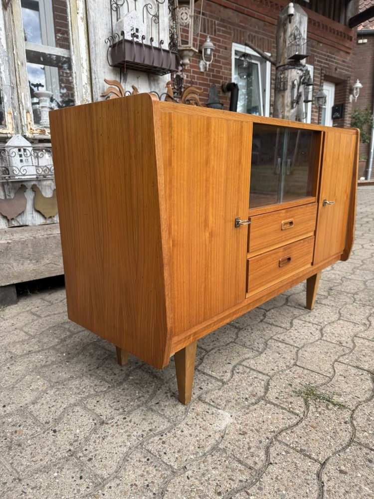 Sideboard „NUSSBAUM 1960“ – Mid Century Sideboard aus den 1960er Jahren