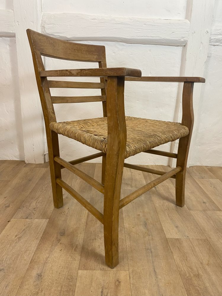 antiker Armlehnstuhl aus Buchenholz / unrestauriert