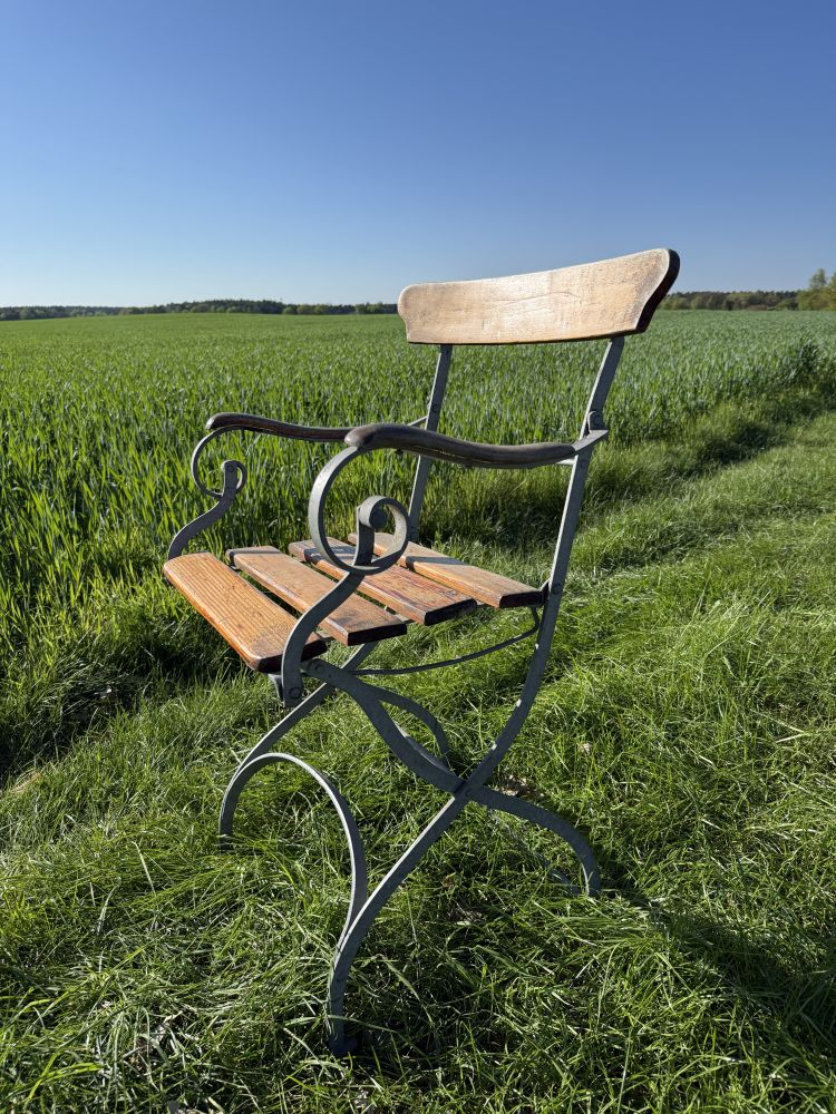 3er Set antike Gartenstühle mit Armlehnen um 1900 – Metall & Holz – restauriert mit Patina