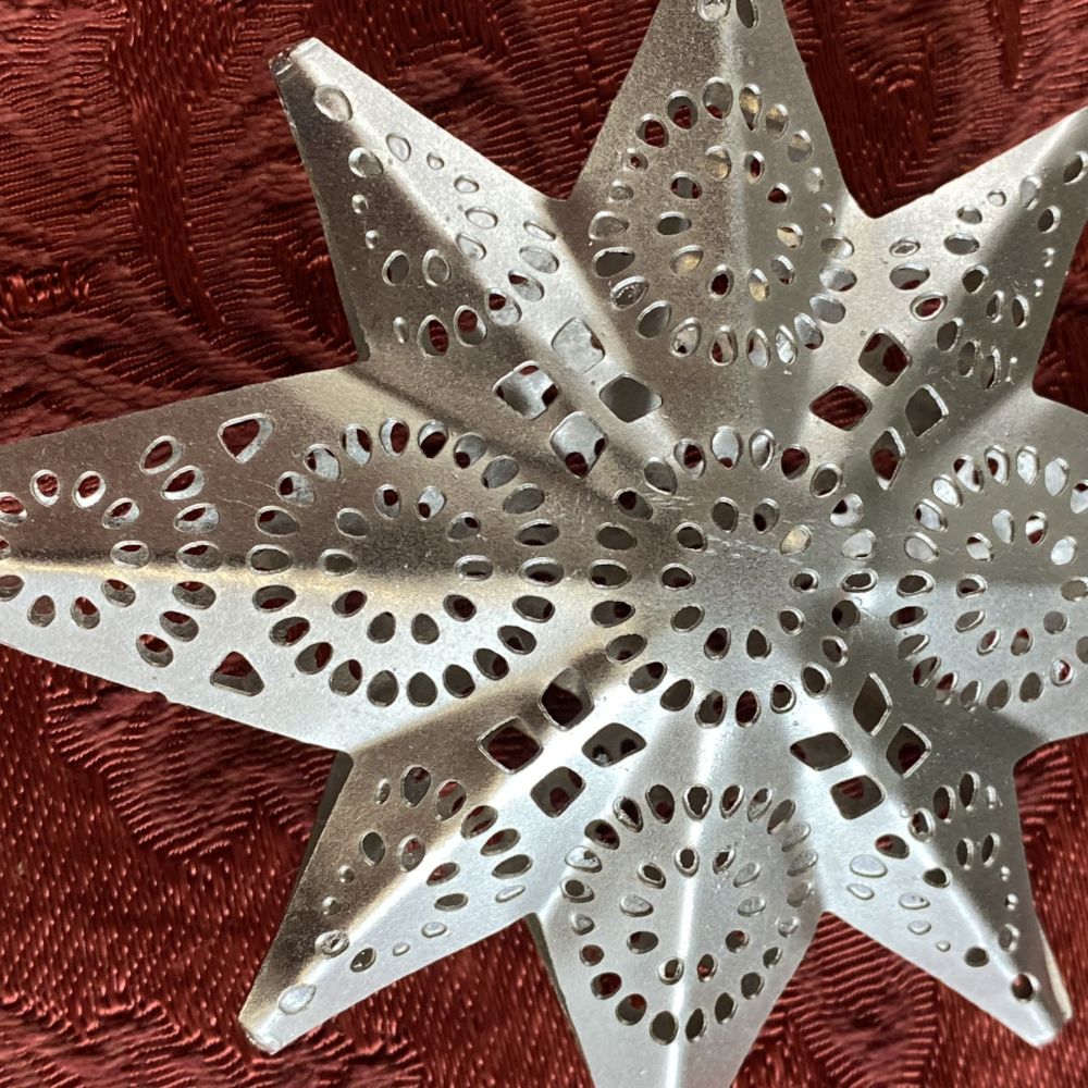 Weihnachtsbaumschmuck aus Metall / Stern durchbrochen von Hand gearbeitet