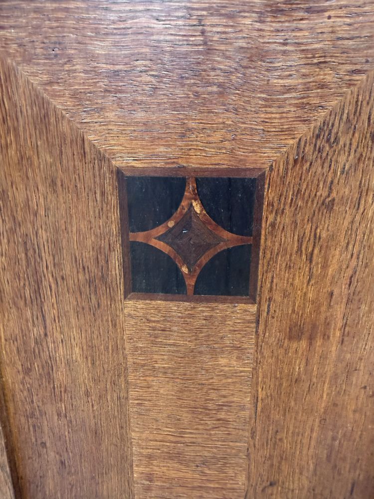 Antiker Schreibtisch um 1920 – Eiche / Eichenfurnier, Messing & Intarsie – DIY