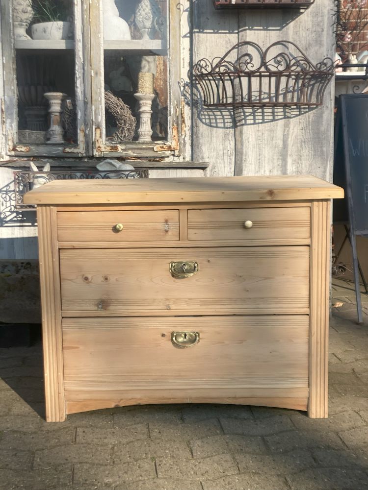 Kommode Weichholz / antik / 4 Schubladen