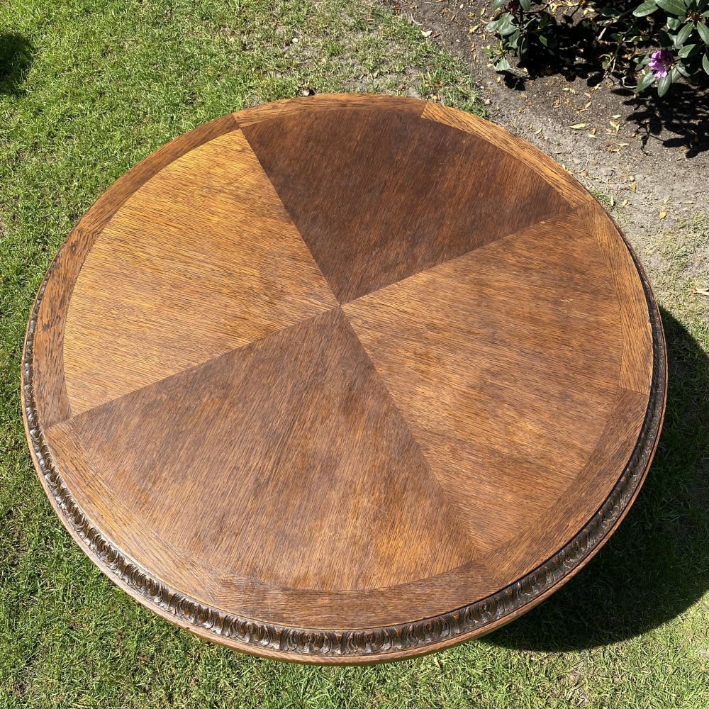 runder antiker Tisch aus Eichenholz / unrestauriert