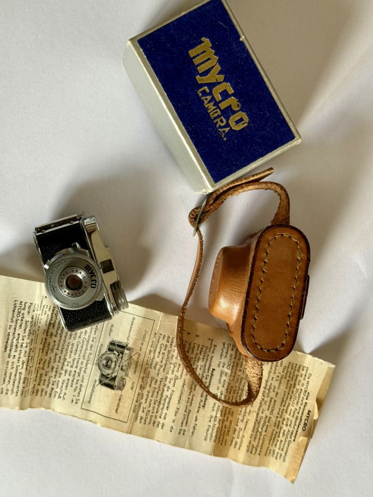 Miniaturkamera „MYCRO 111A“ mit Originalverpackung, Anleitung & Ledertasche
