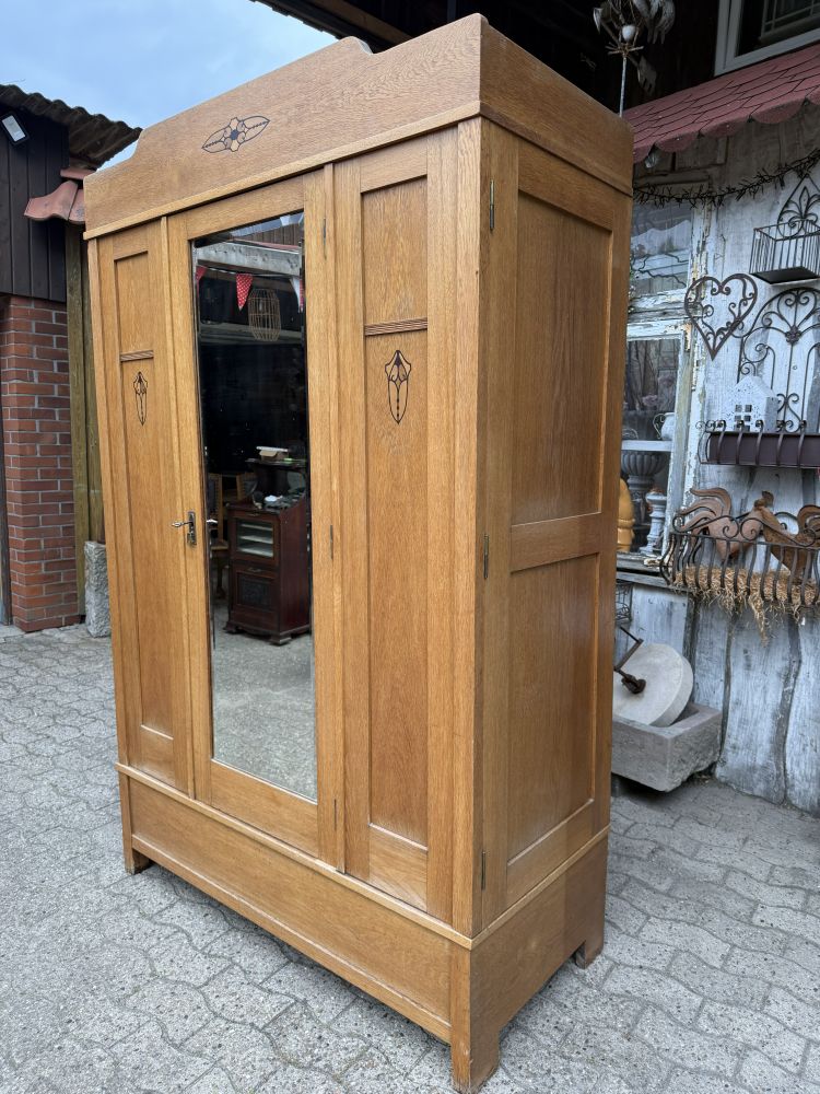 Antiker Spiegelschrank um 1920 – Eiche mit Intarsien & Facettenspiegel
