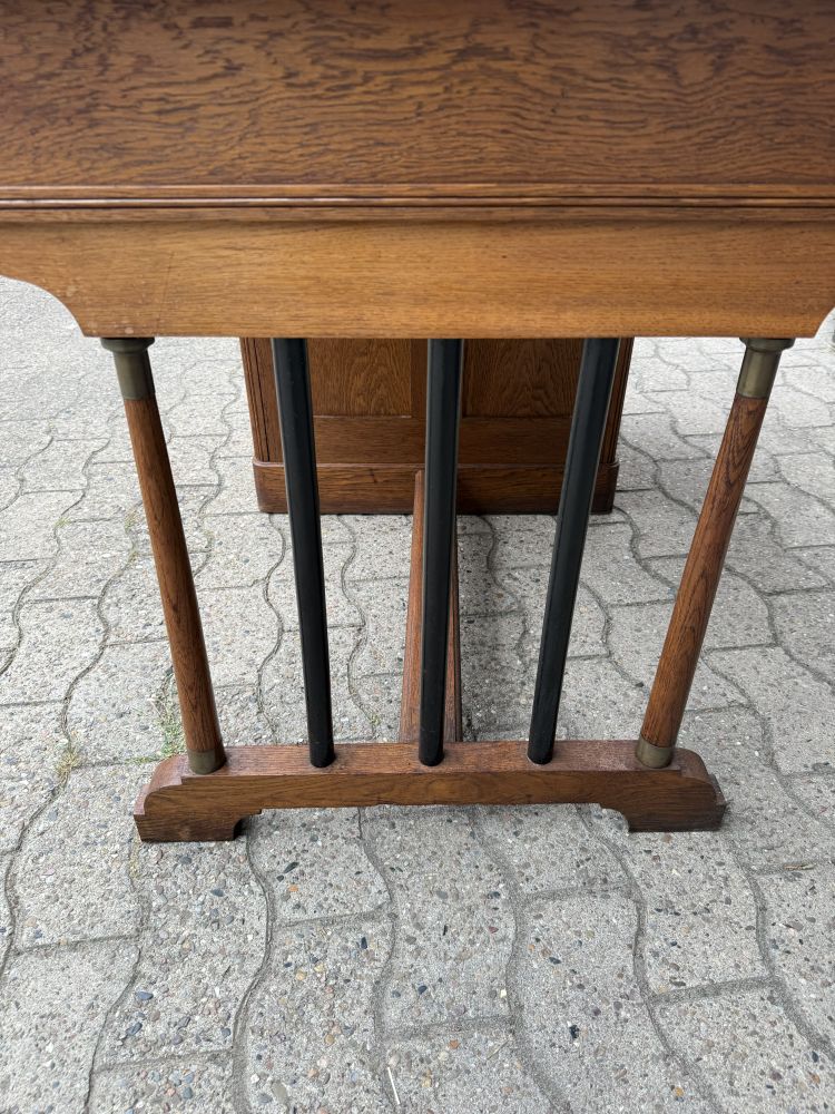 Antiker Schreibtisch um 1920 – Eiche / Eichenfurnier, Messing & Intarsie – DIY