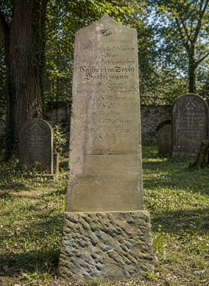 Antiker historischer Grabstein aus Sandstein um 1840/50 – außergewöhnliches Unikat