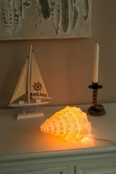 Lampe 'Muschel', weiss, aus Porzellan, m.Elektrik