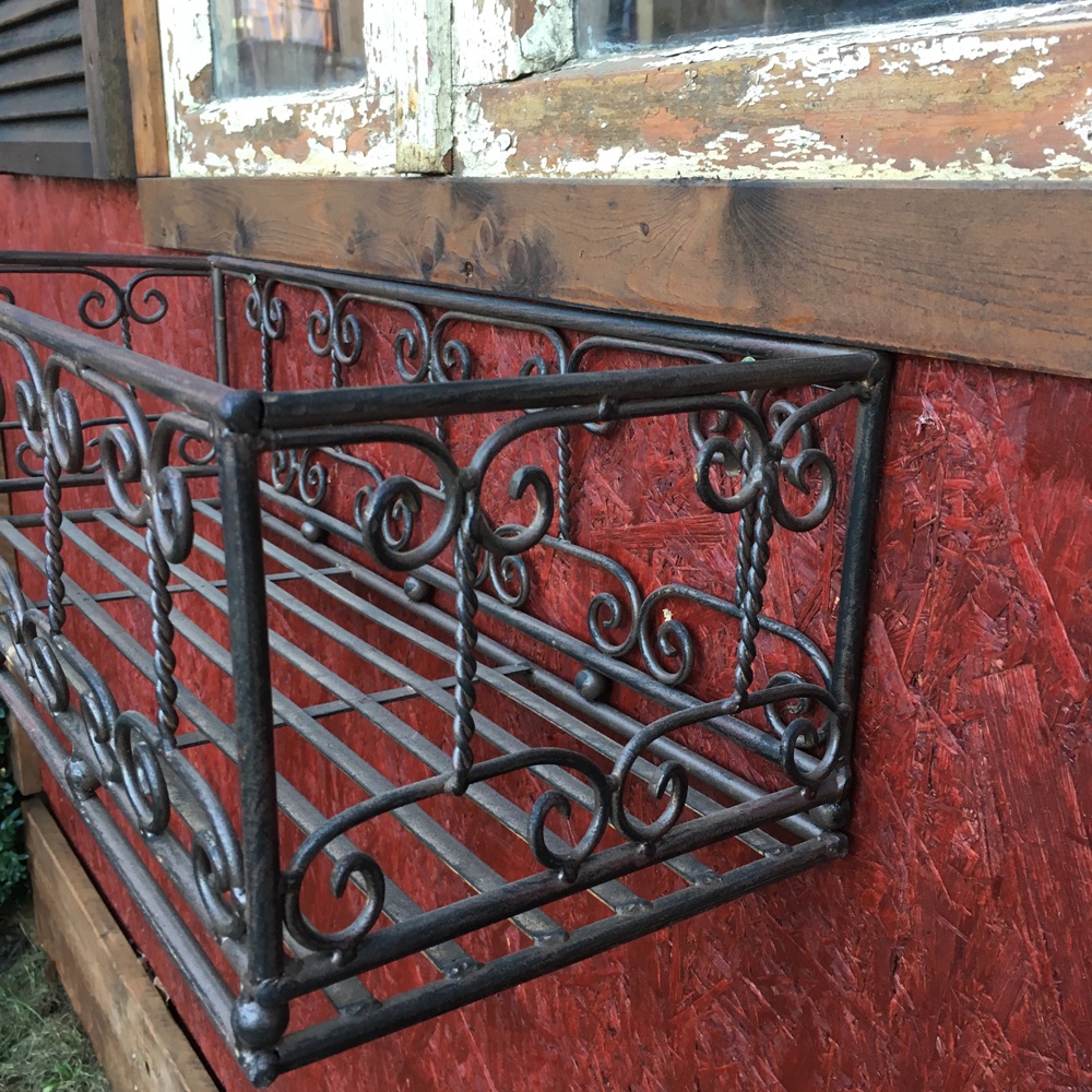 Wandkorb für Balkon & Terrasse aus Metall