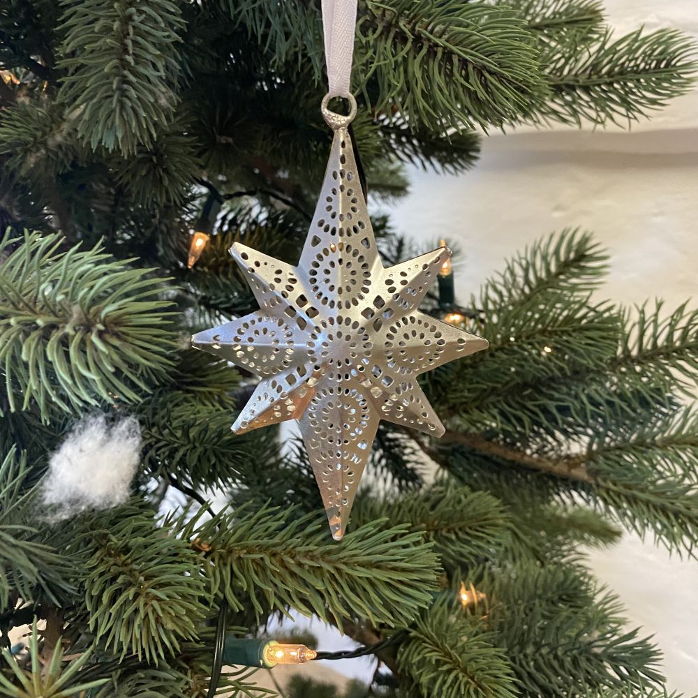 Weihnachtsbaumschmuck aus Metall / Stern durchbrochen von Hand gearbeitet