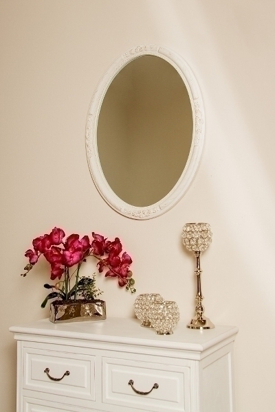 Ovaler Spiegel Beyzawi II, weiß