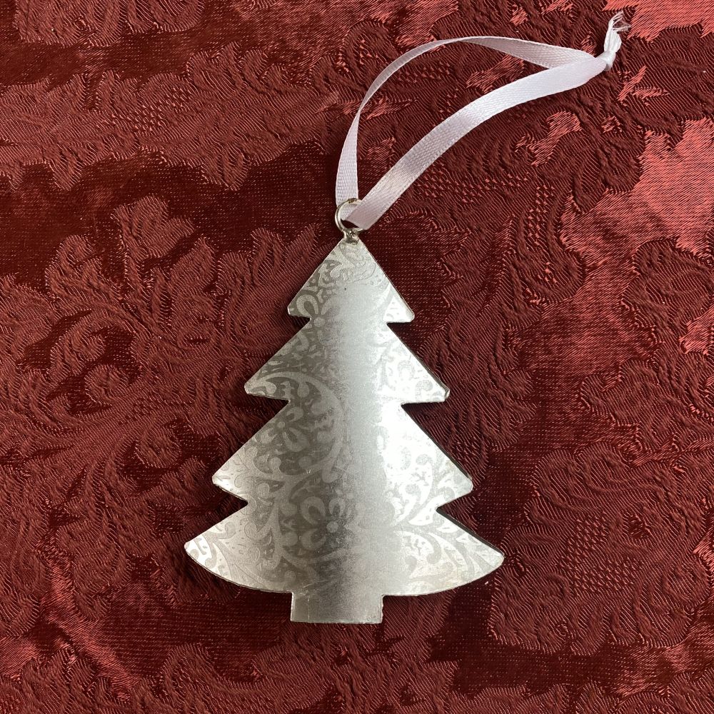 Weihnachtsbaumschmuck aus Metall / Tannenbaum geprägt / Handarbeit