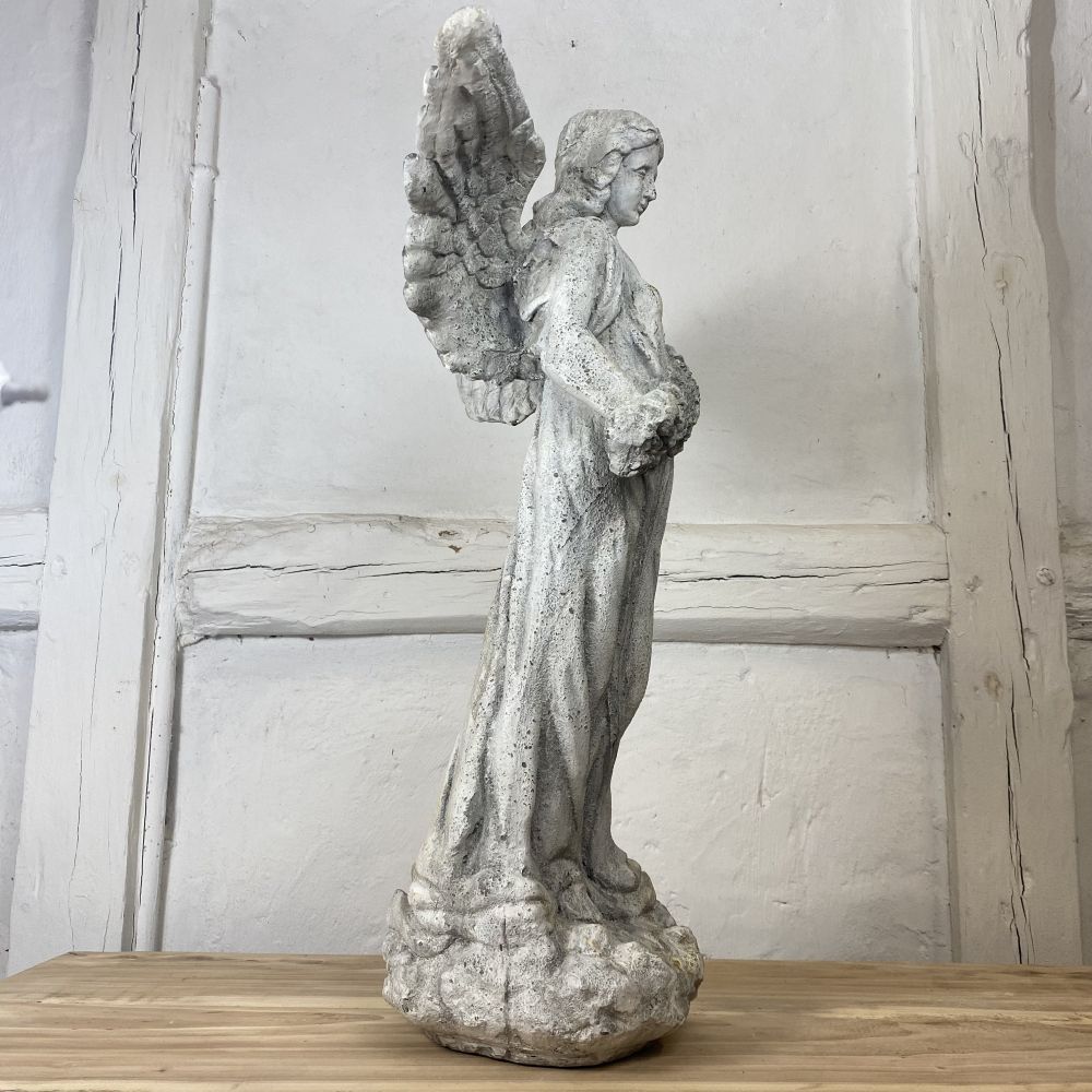 großer Engel aus Polyresin 76 cm hoch im Antiklook