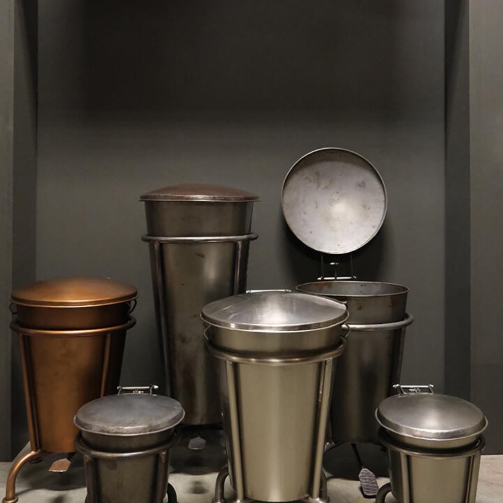 Großer Industrial Treteimer aus Roh-Eisen – Matt lackiert | Vintage Metall Mülleimer | Trademark Living