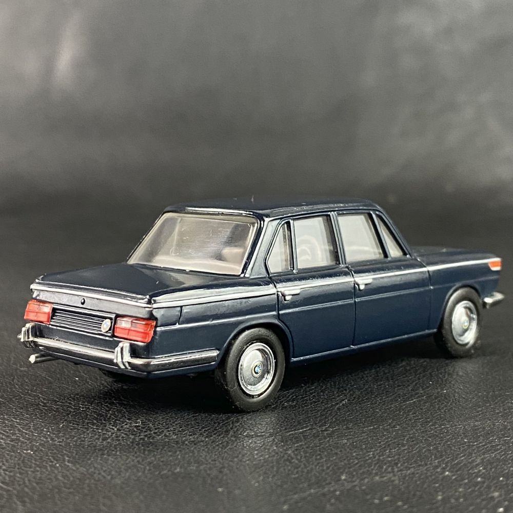 BMW 2000 SCALE 1:43 Modellauto / Metall 