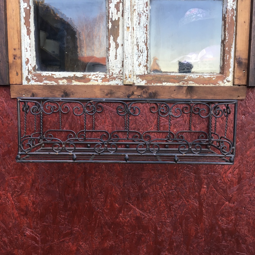 Wandkorb für Balkon & Terrasse aus Metall