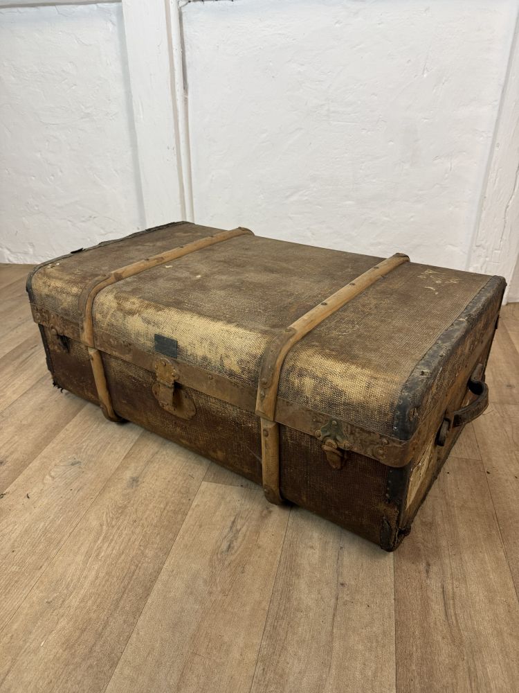 Antiker Reisekoffer – Originalzustand