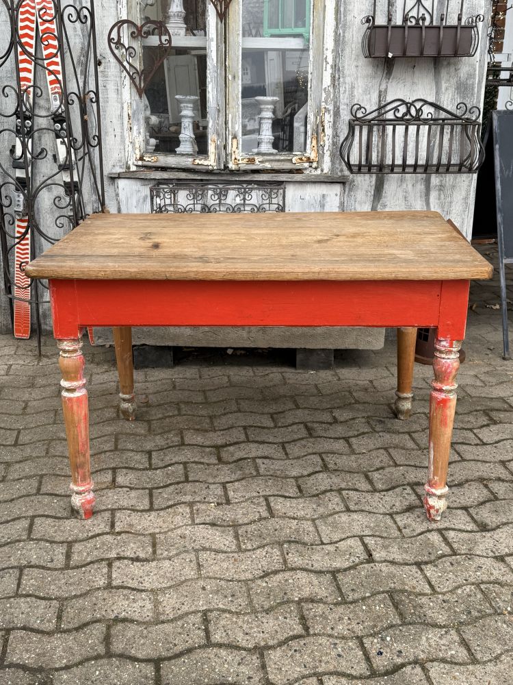Antiker Küchentisch „Werkbank-Rot“ um 1880 – Weichholz mit gedrechselten Beinen